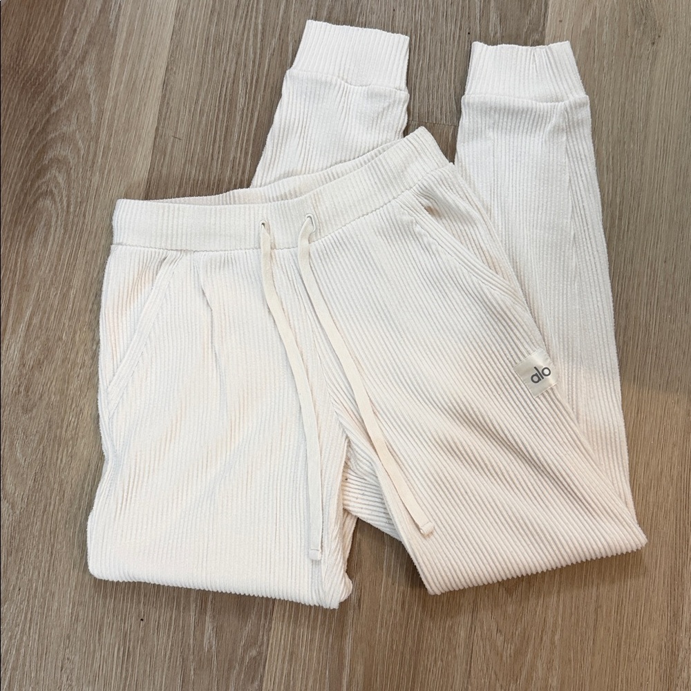 ALO Yoga Muse Cream Ribbed Joggers